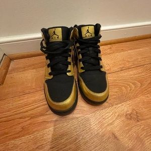Gold & Black Jordan GS 5.5